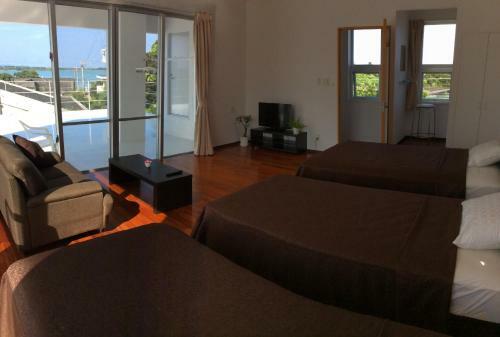 Hostal Seaside House Nirai
