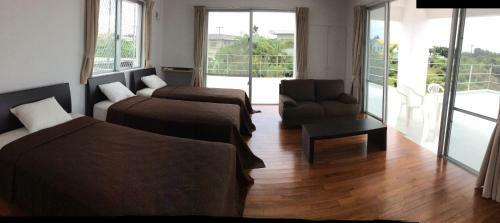 Hostal Seaside House Nirai