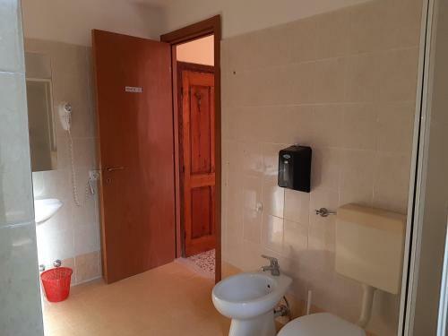 Albergue Punto Tappa Pit Stop - Affittacamere E Trattoria
