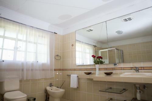 Hostal Adies Garden Suites