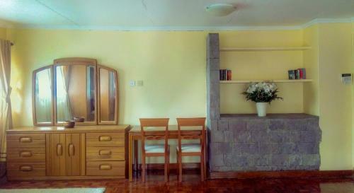 Hostal Adies Garden Suites