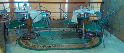 Hostal Adies Garden Suites