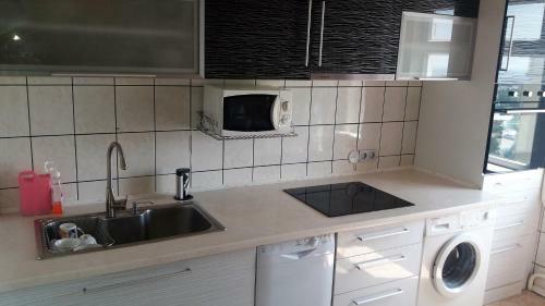 Mira Avenue Apartment