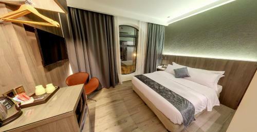 Flora By Crossroads Hotel