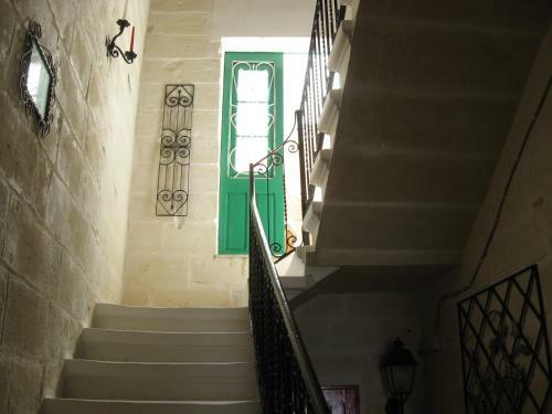 Hostal The 1930's Maltese Residence