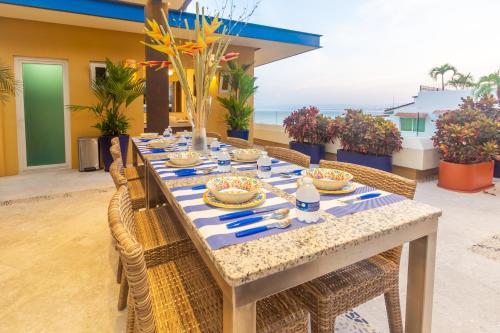 V Azul Luxury Condo-hotel
