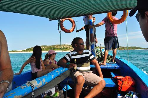 Lodge Dolphin Dhow Safaris