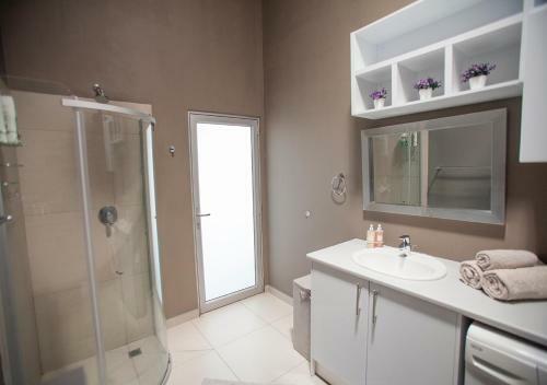 Rnb's Studio Apartment