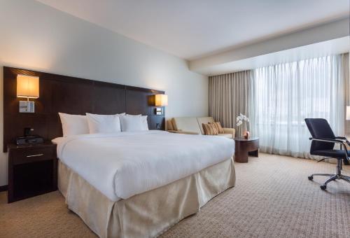 Hotel Courtyard By Marriott Panama At Metromall Mall