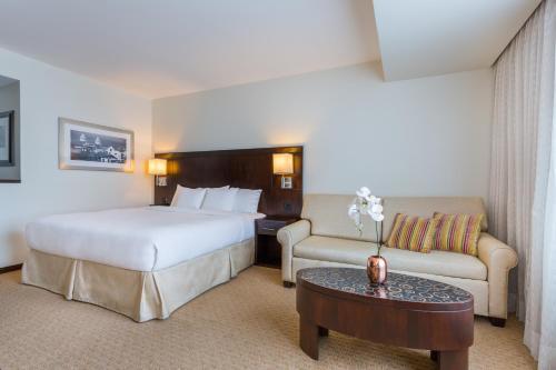 Hotel Courtyard By Marriott Panama At Metromall Mall