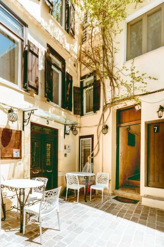 Bozzali Deluxe Hotel