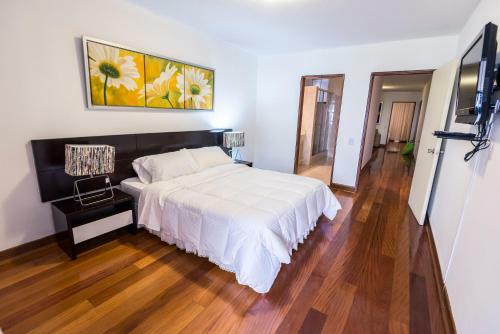 Waterfront Larcomar Apartments