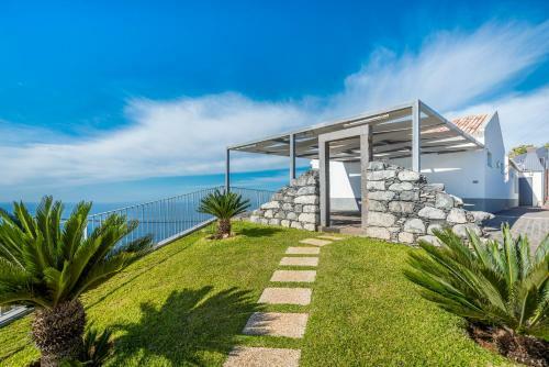 Villa S�o Louren�o - By Mhm