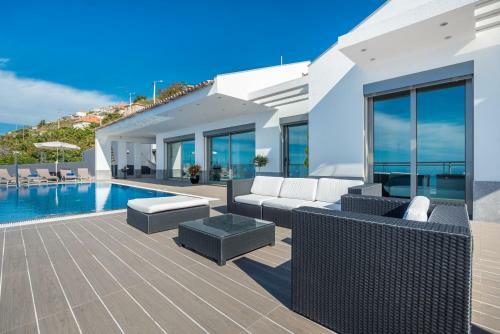 Villa S�o Louren�o - By Mhm