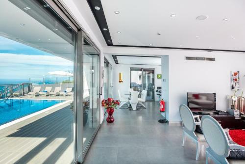Villa S�o Louren�o - By Mhm