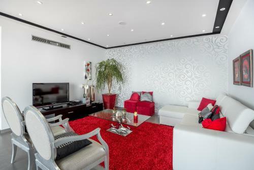 Villa S�o Louren�o - By Mhm