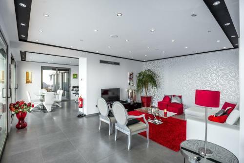 Villa S�o Louren�o - By Mhm