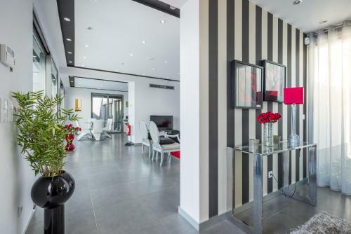 Villa S�o Louren�o - By Mhm