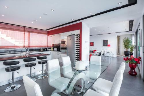 Villa S�o Louren�o - By Mhm