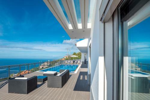Villa S�o Louren�o - By Mhm