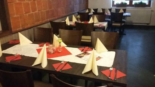 Hostal Restaurace A Penzion Blu?ina