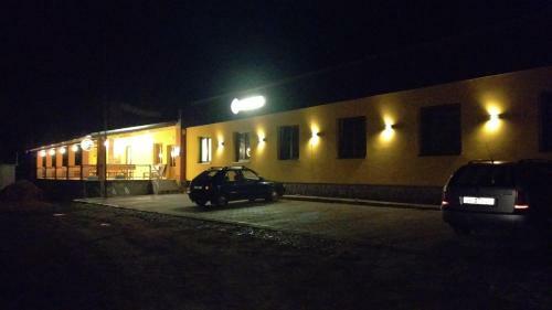 Hostal Restaurace A Penzion Blu?ina