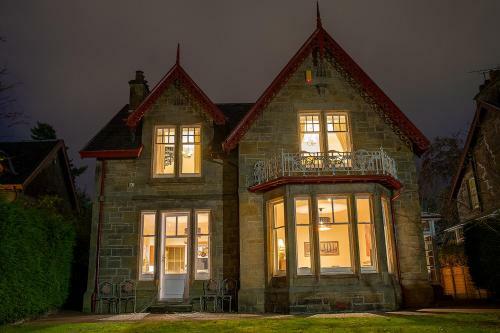 Villa River House