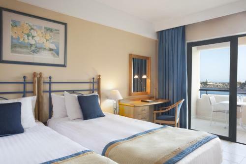 Hotel Verdi St. Georges Bay Marina