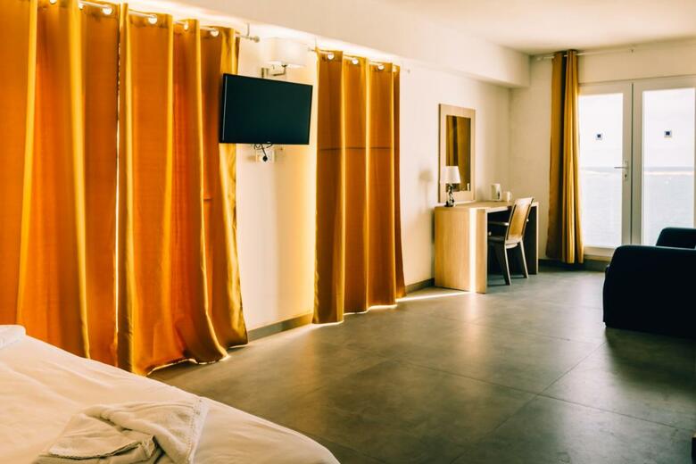 Primera Hotel