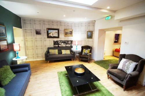 Cardiff Bay Lodge