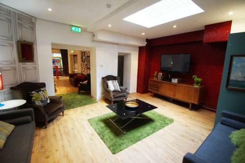 Cardiff Bay Lodge