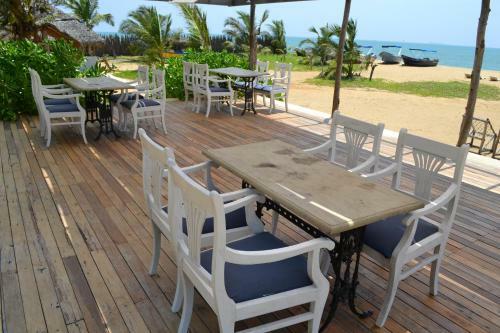 Hotel Dolphin Beach Alankuda