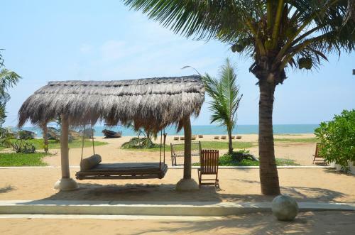 Hotel Dolphin Beach Alankuda