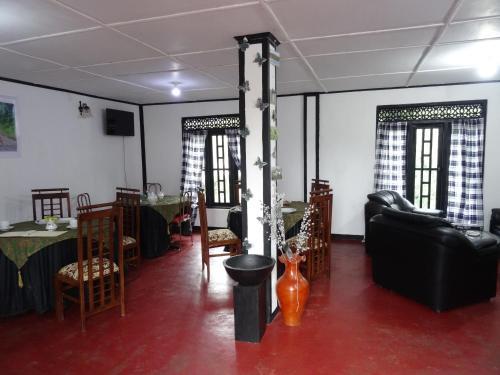 Hostal River Side Guest House & Travels