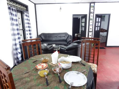 Hostal River Side Guest House & Travels