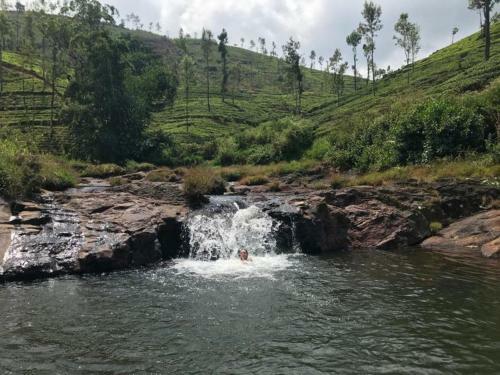 Hostal River Side Guest House & Travels