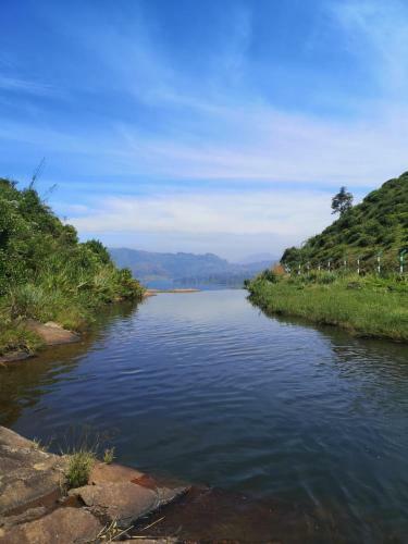 Hostal River Side Guest House & Travels