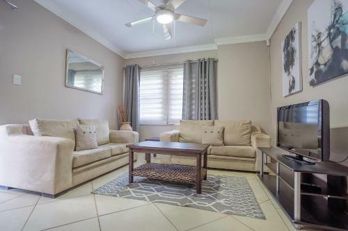 Three Oaks And An Aloe Boutique Hotel