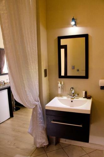 Three Oaks And An Aloe Boutique Hotel