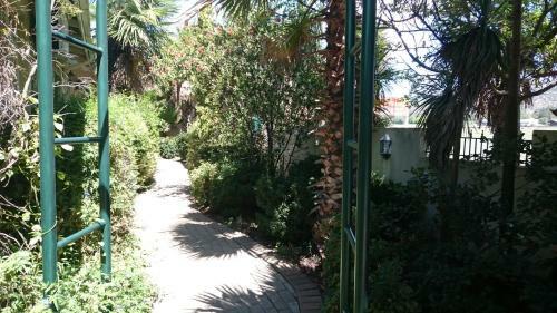 Hostal Ladybrand Guest House