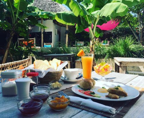 Hostal Zanzistar Guesthouse & Restaurant