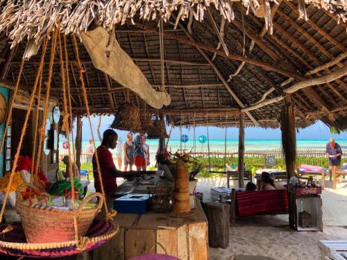 Hostal Zanzistar Guesthouse & Restaurant