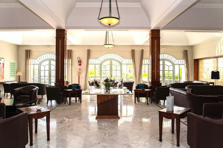 Hotel Vincci Flora Park
