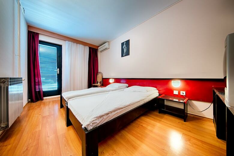 Hotel Issa