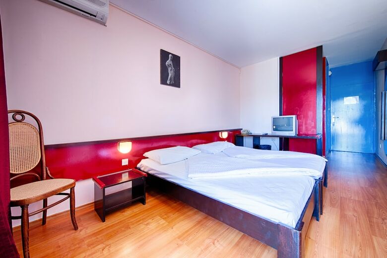 Hotel Issa