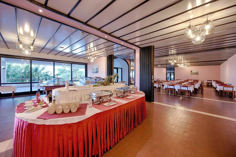 Hotel Issa