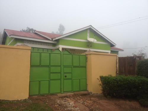 Silverback Homestay And Guest House