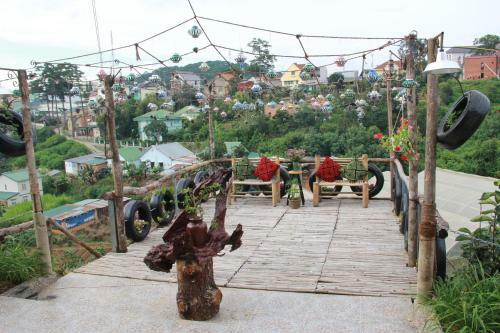 Hobbit Village Da Lat