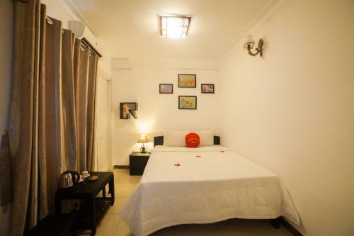 Charming Riverside Hotel