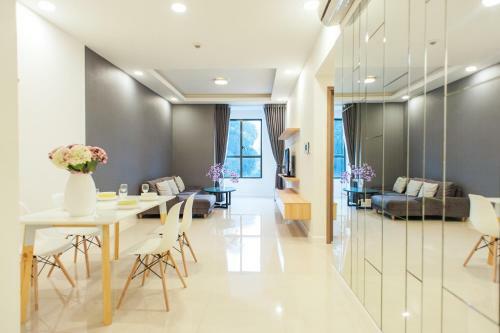 Infinity Edge Pool Apartments
